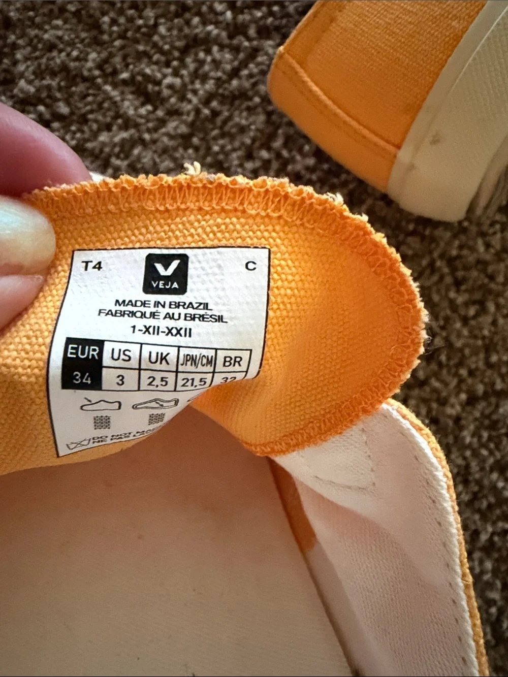 Veja bright orange